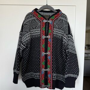 Kids Dale of Norway wool sweater with silver clasps. Never worn!